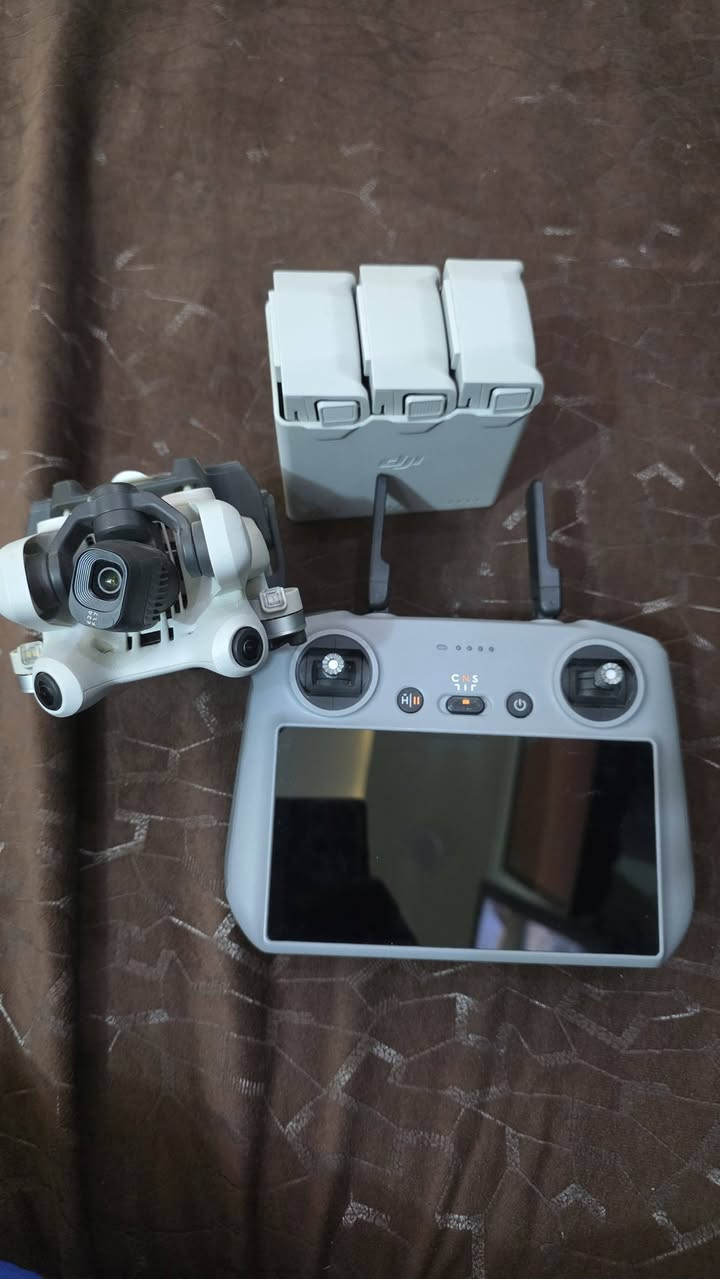 السلام عليكم DJI Mini 4 Pro للبيع جديد
استعمال قليل  
المكان بغداد السعر نهائي مليون و ٤٠٠ 
مع رام ٦٤ الاستفسار على الوتساب 
***********
