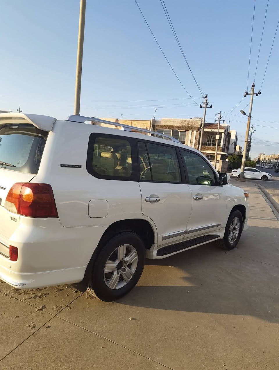 toyota land cruiser. وەنەوشە مۆدێل 2013 GX V8  4.6     
سێ جی تاعدیلە دۆسەی بستەک سبوغە
مەکینەی کرایتەوا کاسکێتی کرایتەوا 
 270 km سەیارەکی جوانە ماڵی دۆستە 
350$ مەجال 
0750 756 4797
0750 468 3357
