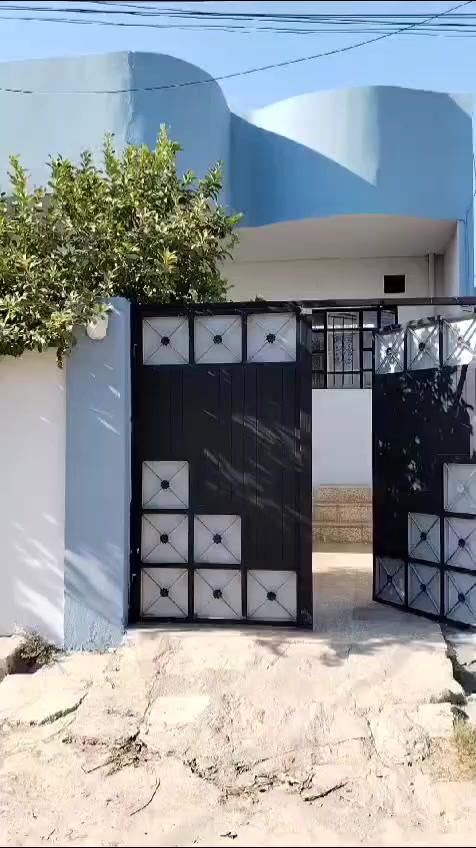 بيت للايجار العنوان القوسيات حي الزيتون خلف أسواق أبو علي المساحه ١٦٠متر الاستفسار على الرقم ***********
***********
