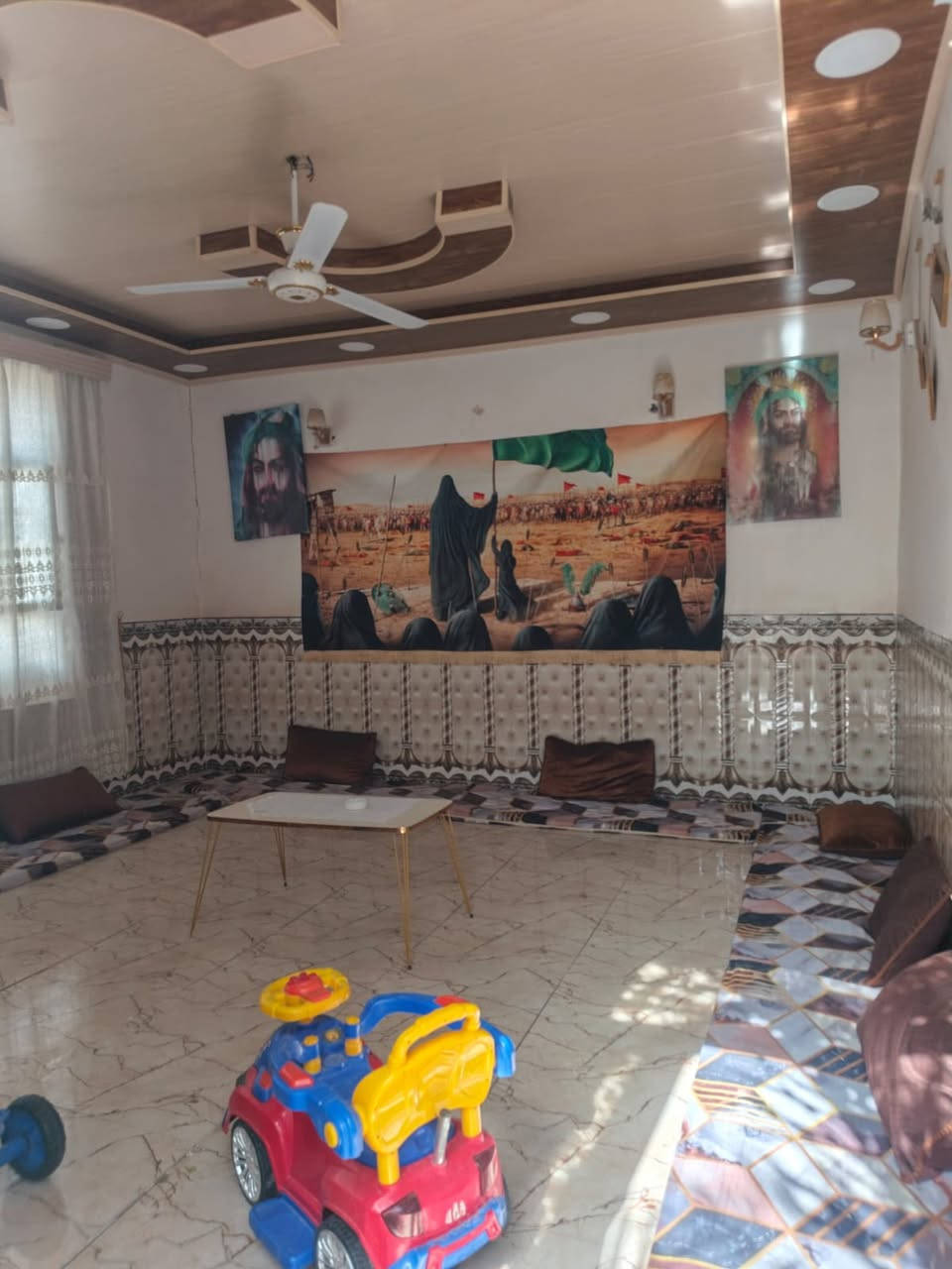 السلام عليكم بيت بلديه البيع متين متر بنا بلوك عكاده شيلمان الاصلي بسمي وصله لن معامله قرار عشرين 
العنوان النجف الاشرف مقابيل نادي الرياضي ع جهت ميلاد  
البيت بي عرفتي وصاله ومطبخ وستقبال وحديقه تخاريج داخل وخارج ركن البيت شارع عشرين كاشي وسيراميك الاستفسار ***********

