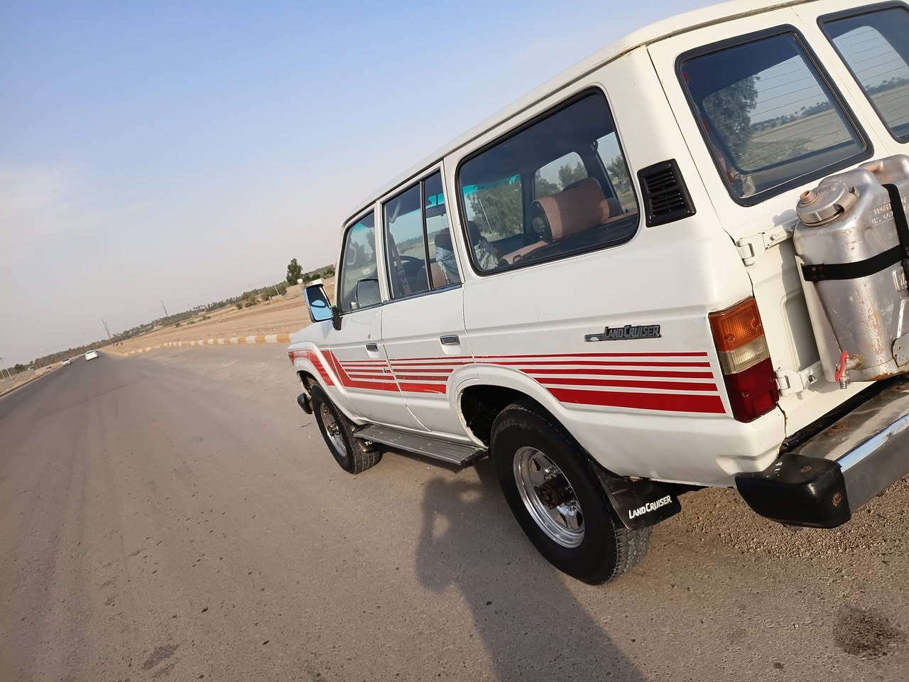 للاندكروز ٨٩ للبيع بلاد تبريد شغال السعر ٧٥  ما متواجد خاص رقم ***********
