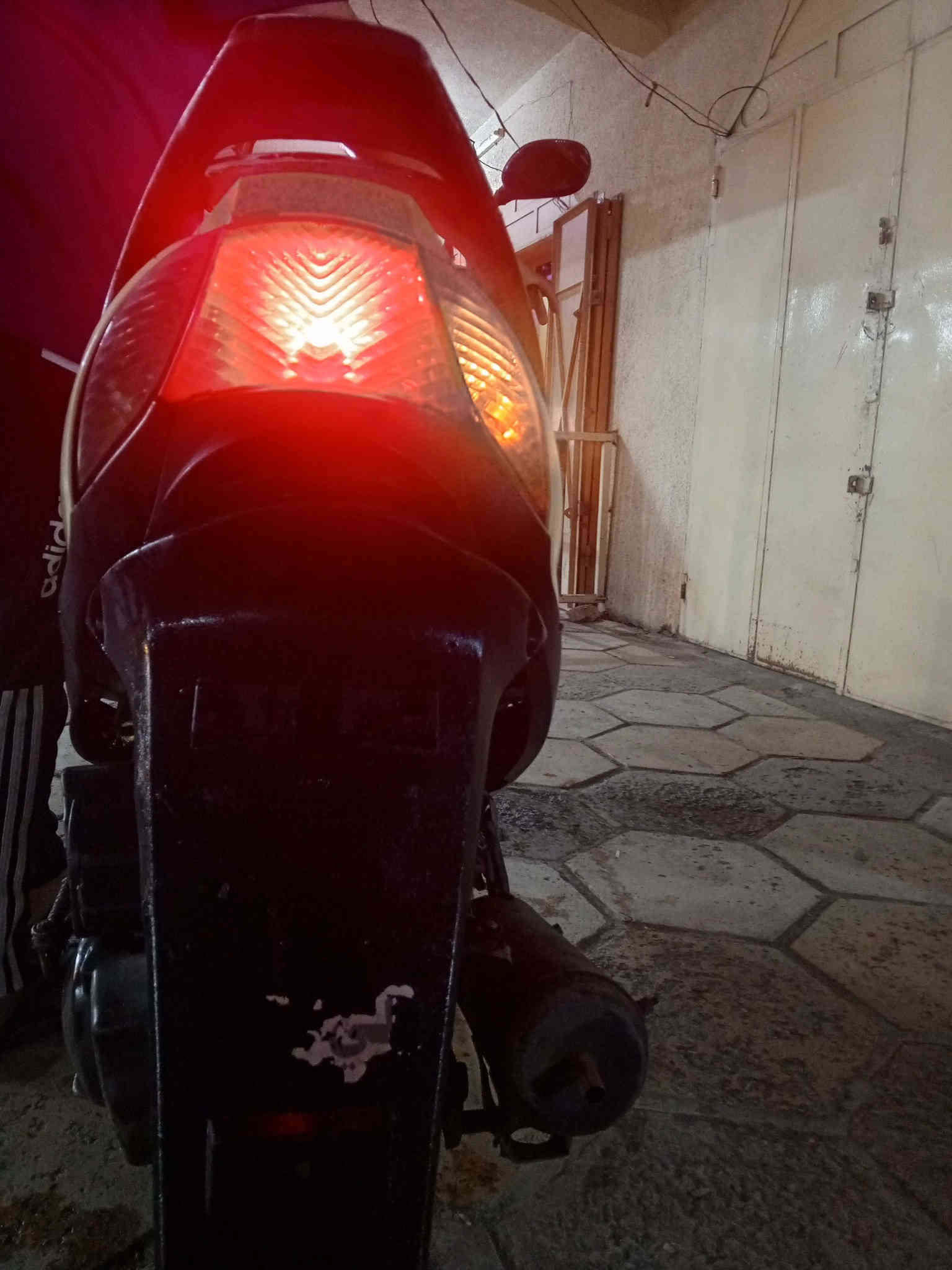 سلام عليكم دراجه  سرعه ميه أربعين  للبيع  350  الرقم *********** العنوان جسر ديالى القديم الطاقه  جامع طه
