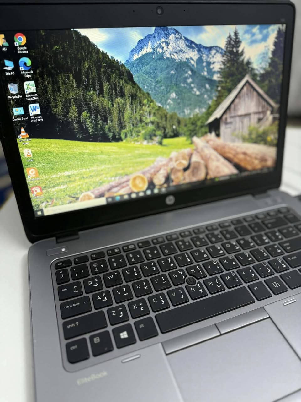 HP Elitebook
معالج AMD A10PRO-7350b

بمايعادل corei3 جيل رابع 

RAM 8GB DDR3

كارت شاشة داخلي 4GB

Hard 256 ssd 

حجم شاشة 14 

لابتوب نظيف 

بطاريتها جديدة مامستخدمة فوك ساعتين يطول 

بيها منافذ VGA+ usb2+ usb3 + display 

كيبورد ضوئي عربي + إنجليزي 

سعره مناسب جداً 160 الف وتوصيل مجاني 

ويجي وياها ماوس 🖱️+ جنطة + شاحنة اصلية


**إذا كنت صاحب هذا الإعلان وتريد حذفه لأي سبب، رجاءا أرسل رسالة إلى الدعم الفني**