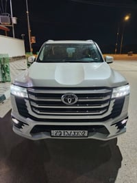 لاندكروزر 2023 للبيع فول مواصفات. LIMITED ماشية 26 ألف كم فقط. السيارة...