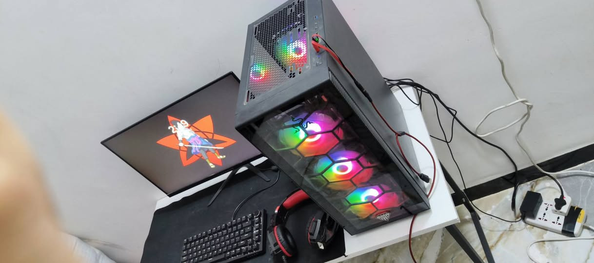 سيت أب كامل للبيع 
كيس ويندوز 11 برو اصلي
معالج i5 101400f 
كرت شاشة rx580 8G
مذربورد MS-7E05 
رامات 8  3200
بورسبلاي 600W
ssd256
كيس X3GLASS
ماوس اتارك شارك X11
كيبورد AJAZZ AK820 ميكانيكي سويتشات حمر
شاشه من كيم اون  120هرتز
ستجابه 0.5
IPS
حجمها 24 
و شاشه 2k
و سماعة G9000
و ميز مكتبي لون ابيض عرض 100 و طول 50
________________________________________
هدايه
ماوس باد عدد 2
مع قطعة شبك انترنيت
مع قطعة مال سماعة على مود مايك
________________________________________
كل قطع كراتين مالتها موجوده
________________________________________
سعر 625 و توصيل 5 و عاربون 5 
اذا تريد تجي تفحص مكان الانبار رمادي 7 كيلو مجمع هندسي قرب جامع سلام ***********
