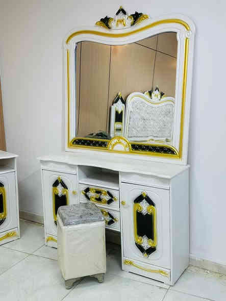 السعر ( مليون )فقط😍

غرف نجاره عراقيه 💯💯

تتكون من ١٠ قطع 

عرض الكنتور 3 و20سم

ارتفاع الكنتور 2 متر و50 سم 

السرير بلوك ٦ ارجل

طول السرير 200 سم 

عرض السرير 160 سم 

الضهر شد براغي

الزاويه بارتفاع الكنتور 

الشازلون والطابوريه 75 الف 

العنوان بغداد المشتل حي المعلمين مجاور جامع مالك ابن انس ***********يتوفر واتساب
