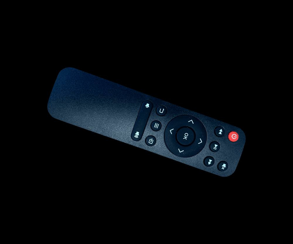 داتا شو صغير محمول متعدد المنافذ

الاستخدامات

عرض الأفلام والمسلسلات في المنزل بجودة شاشة كبيرة.

تشغيل فيديوهات تعليمية أو عروض تقديمية.

مناسب لغرف النوم، المجالس، الرحلات والسفر.

تشغيل محتوى من USB أو توصيل لابتوب  رسيفر عبر HDMI.

عرض محتوى الهاتف باستخدام كيبل مناسب.

المميزات

تقنية عرض: LED.

دقة مدعومة: HD  Full HD (يدعم Ultra HD input).

عدسة مطلية بطبقة Highlight Coating Lens لتحسين وضوح الصورة.

منافذ:

- HDMI (HD)
- USB
- DC Power
- AUX 3.5mm (سماعات)

عجلة تركيز يدوية لضبط وضوح الصورة.

إمكانية تدوير الجهاز وتغيير زاوية العرض.

يدعم صيغ الوسائط:

- فيديو: MP4  AVI  MOV وغيرها
- صوت: MP3
- صور: JPG  PNG
- نصوص: TXT

يعمل على كهرباء مباشرة عبر محول طاقة.

طول سلك الكهرباء: 140 سم.

ريموت كنترول للتحكم الكامل.

نظام تبريد داخلي بفتحات تهوية جانبية.

حجم صغير وسهل الحمل.

محتويات الصندوق

جهاز الداتا شو.

ريموت كنترول.

محول كهرباء.

كتيب تعليمات.

علبة كرتون أصلية.

الملاحظات

قياس الكارتون:

- الطول: 13 سم
- العرض: 10 سم
- الارتفاع: 18 سم

يفضل استخدامه في إضاءة خافتة للحصول على أفضل جودة عرض.

يحتاج بطاريات للريموت (غير مرفقة).

لا يحتوي على بطارية داخلية (يعمل بالكهرباء المباشرة).

المنتج لا يربط بالهاتف لان شهادة التطبيق الخاصه بالمنتج متوقفة. بغداد, العراق


**إذا كنت صاحب هذا الإعلان وتريد حذفه لأي سبب، رجاءا أرسل رسالة إلى الدعم الفني**