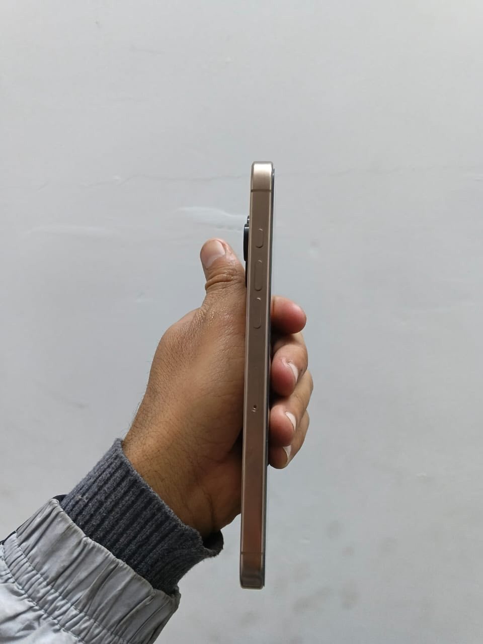 16 برو ماكس ذاكره 256  بطاريه 100 مشحون 137 مره 
بعده داخل الضمان مكفول من كلشي وتر 
مال البيت فقط بي هذه السواد بلشاشة بمليون وبي مجال بسيط كلش مكاني الكراده ***********
