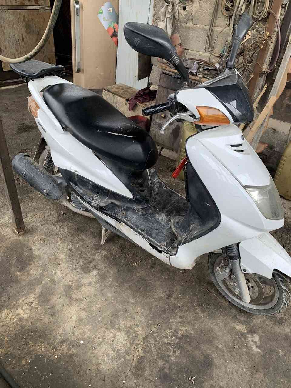 دراجه سكنس نضيفه كلشي شغال بيها نكره سلف مشيها يخبل بس بيها اكلج خلفي بصيط
السعر500 حي اور ***********
