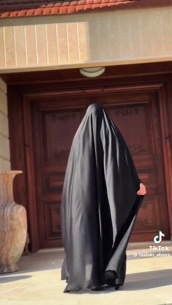 عبايه للبيع مثل لي بالصوره قماش فطوم خفيفه وناعمه طول 64 ابد ماملبوسه شرط السعر 35


**إذا كنت صاحب هذا الإعلان وتريد حذفه لأي سبب، رجاءا أرسل رسالة إلى الدعم الفني**