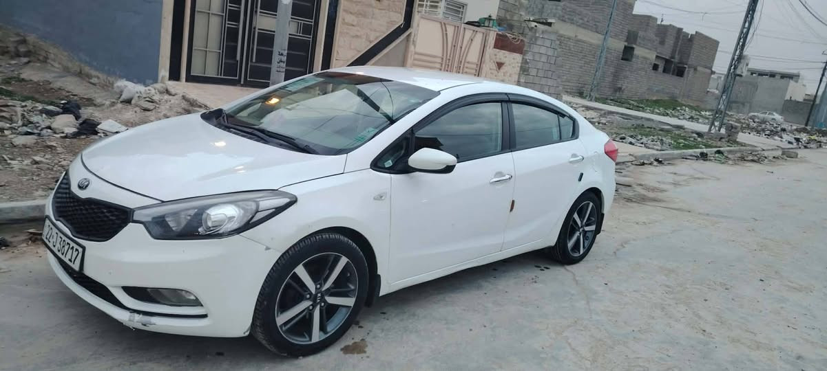 كيا سيراتو موديل 2015 سياره جاهزه بدون ضرر بيها صبغ موكانتين موضح بل صور سنويه جديده  اسمي هزه جديده السعر 119 وبيها مجال قليل ***********   ***********
