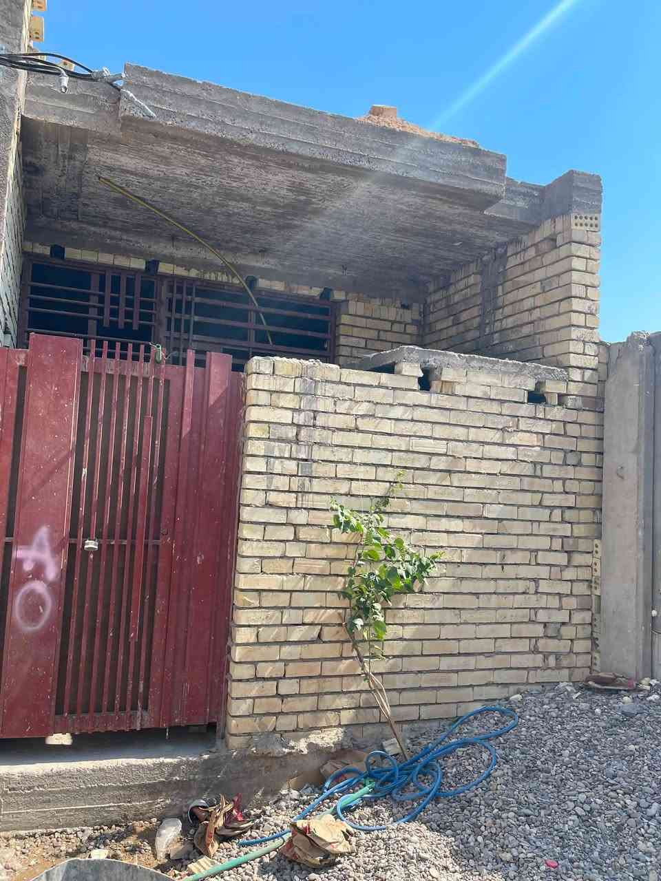 السلام عليكم هيكل مساحته ٦٥ الغرفه كامله تطبيك كاشي وبياض وكهرباء الموقع شرع خوله الفرع المقابيل المولده البيضه لتواصل *********** سعره مناسب
