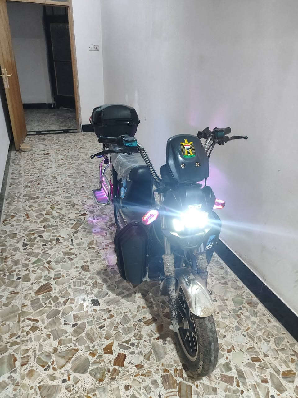 سلام عليكم ماطور جبلي بطاريات جديده شهر من شديتهن نضافه فول موصافات سعر 700 رقم تلفوني 
***********
