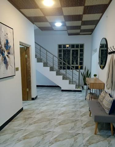 بيت للبيع حي النصر ال14مساحه 150 ركن طابق ونص غرفتين وصاله واستقبال ومطبخ وحديقه وكراج مقابل الصحفيين شارع قصابيه صيهود مؤجر حاليا ب500 يفرغ البيت بعد شهر السعر ب275 بي مجال للشراي الرقم *********** بي واتساب
