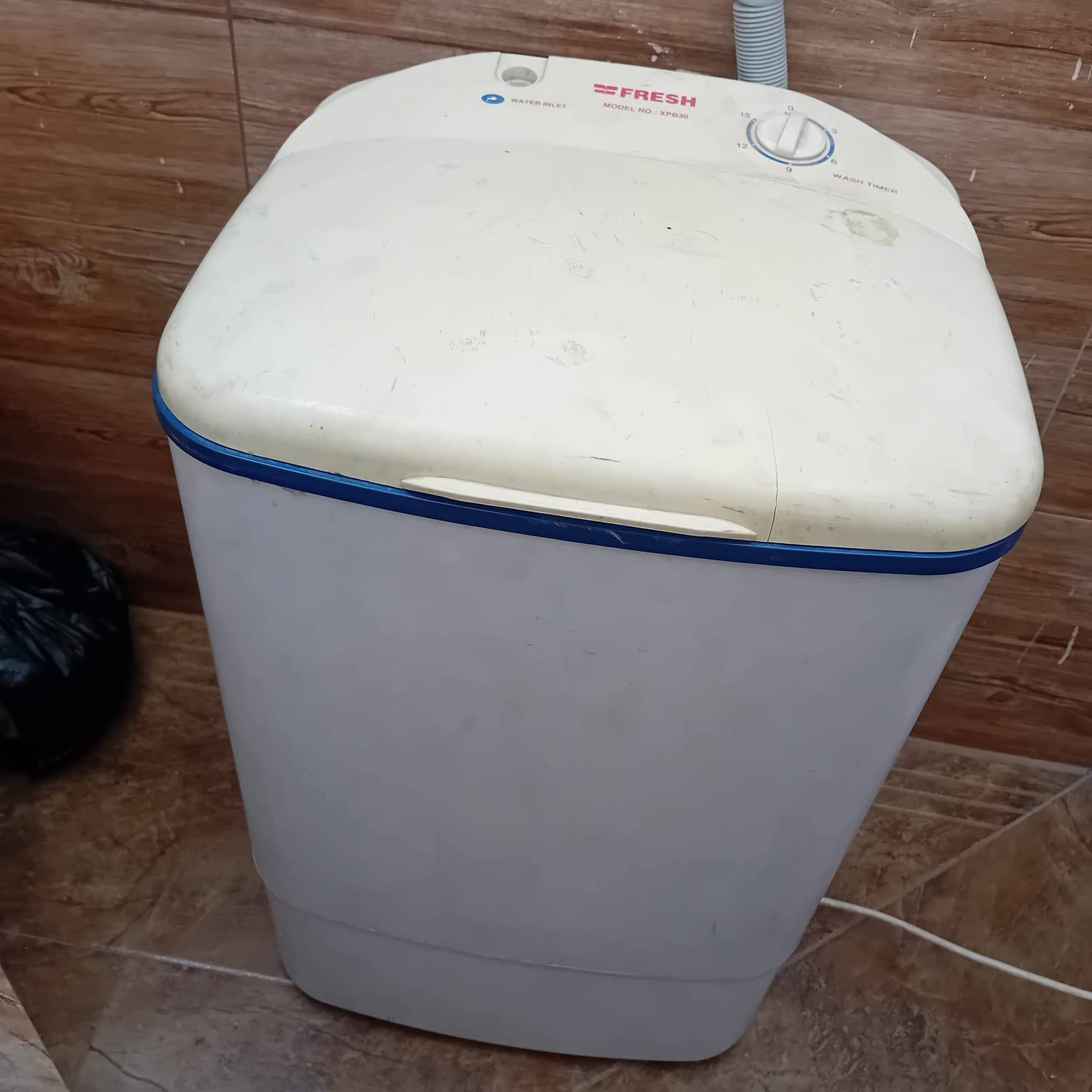 السلام عليكم
غسالة صغيرة للبيع شغالة 100ب100 مابيها اي خلل 
ب40 الف 
***********
