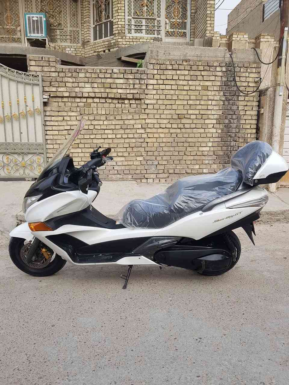 سلام عليكم سلفر جيتي مكينه 600 دراجه نضيفه كلشي بيه شغال مابيه نقص سويجين سكيورتي سعر 23 وبيه مجال مكاني بغداد مدينه ***********
