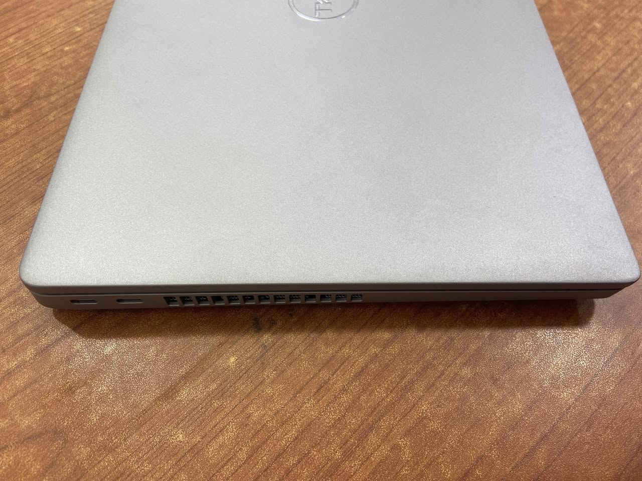 Dell latitude 5420
Core i5-1135 G7 
Ram 8 قابل للتطوير 
Hard 256 قابل للتطوير 

جيل ١١ فئة G7يعني اقوى اداء ب فئة متوسطة 
كيبورد ضوئي +عربي انكليزي نضافة ٩٥٪؜
شاحن تايب سي 
قفل كامرا 
سعر 410 بي مجال بسيط 
***********
