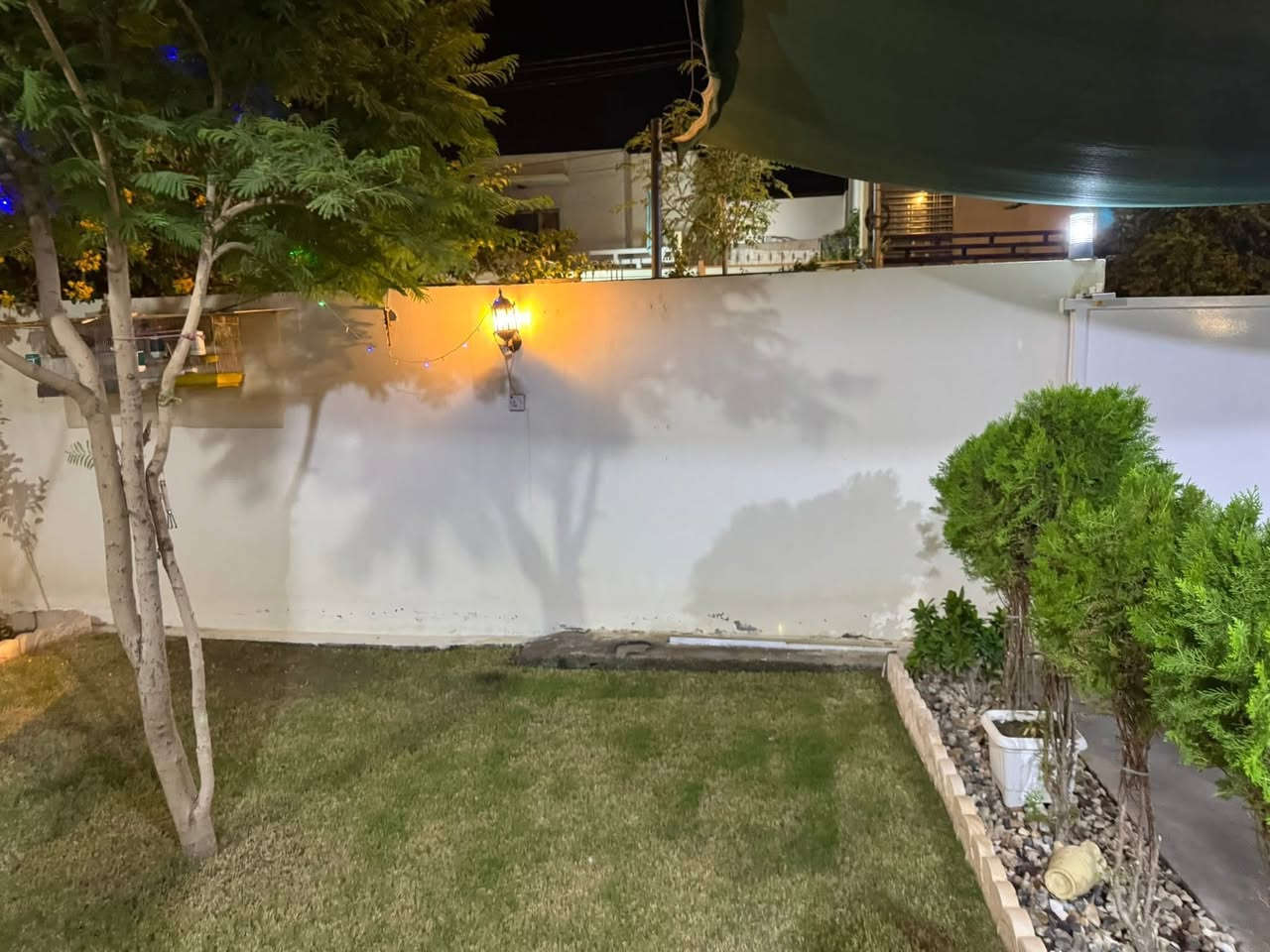 دار في مجمع قرية الغدير الثانية

مساحة 200م طابقين اربع غرف نوم ماستر
موقع الدار شارع المدخل السنتر 
مع اضافات مميزة
للتواصل والاستفسار
***********
***********
