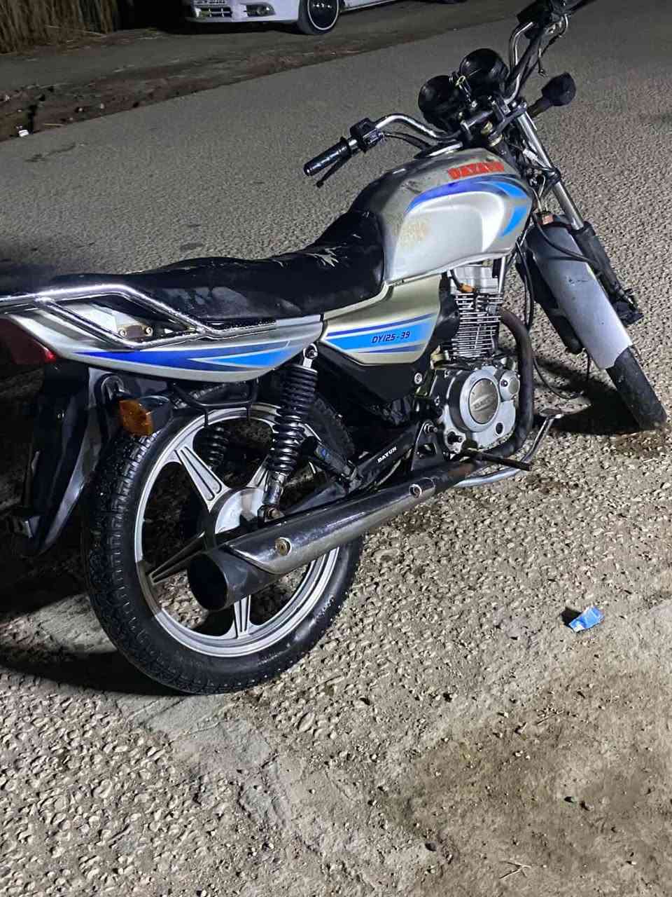 سلام عليكم دراجه دايوان عظم البيع نضيفه وخير من الله شلعه ومعدل مكاني بابل ناحية النيل قرب سيطرة الاثار*********** خاص مفتوح
