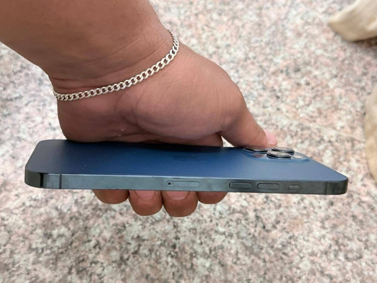 ايفون 12 برو ماكس جهاز نضافه 100/100 مبدل بي شاشه مال تفصيخ 3 خيارات السعر 400 وبي مجال او مراوس


**إذا كنت صاحب هذا الإعلان وتريد حذفه لأي سبب، رجاءا أرسل رسالة إلى الدعم الفني**