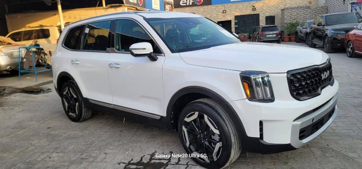 السلام عليكم للبيع فقط كيا تيلورايد موديل 2024 ماشية 16 الف كيلو متر داخلة بكتاب شهداء بصرة مرقمه وجاهزة ضرر موضح بالصور تبديل بابين جهه العبري بدون ايرباك السعر 285 تستلم وكالة بأسمك متواجد واتساب ***********
