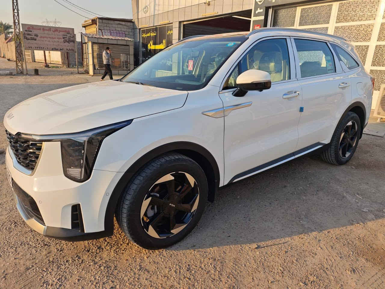 سورنتو 2024 ماشية 18 الف ضمان الدولية 
فئة 4X يعني اعلى فئة بسورنتو 
فور ويل 
مقاعد جلد 
مقاعد تبريد تدفئة
بنوراما
4 كامرات
داتاشو
ويل 20 
كراسي كهرباء
جنطة كهرباء 
درايف مود ( 7 أنظمة قيادة ) 
اوتو هولد 
مساعد انحدار
مانع انزلاق
هندبريك دكمة
بردة ابواب خلفية
انارة داخلية ليزرية متغيرة
لد LED امامي وخلفي 
لايت زنون عالي ناصي
وباقي المواصفات معروفة 
  السيارة مكفولة كفالة عامة 
السعر 350 قفل 
مكاني بغداد التاجي 
***********
