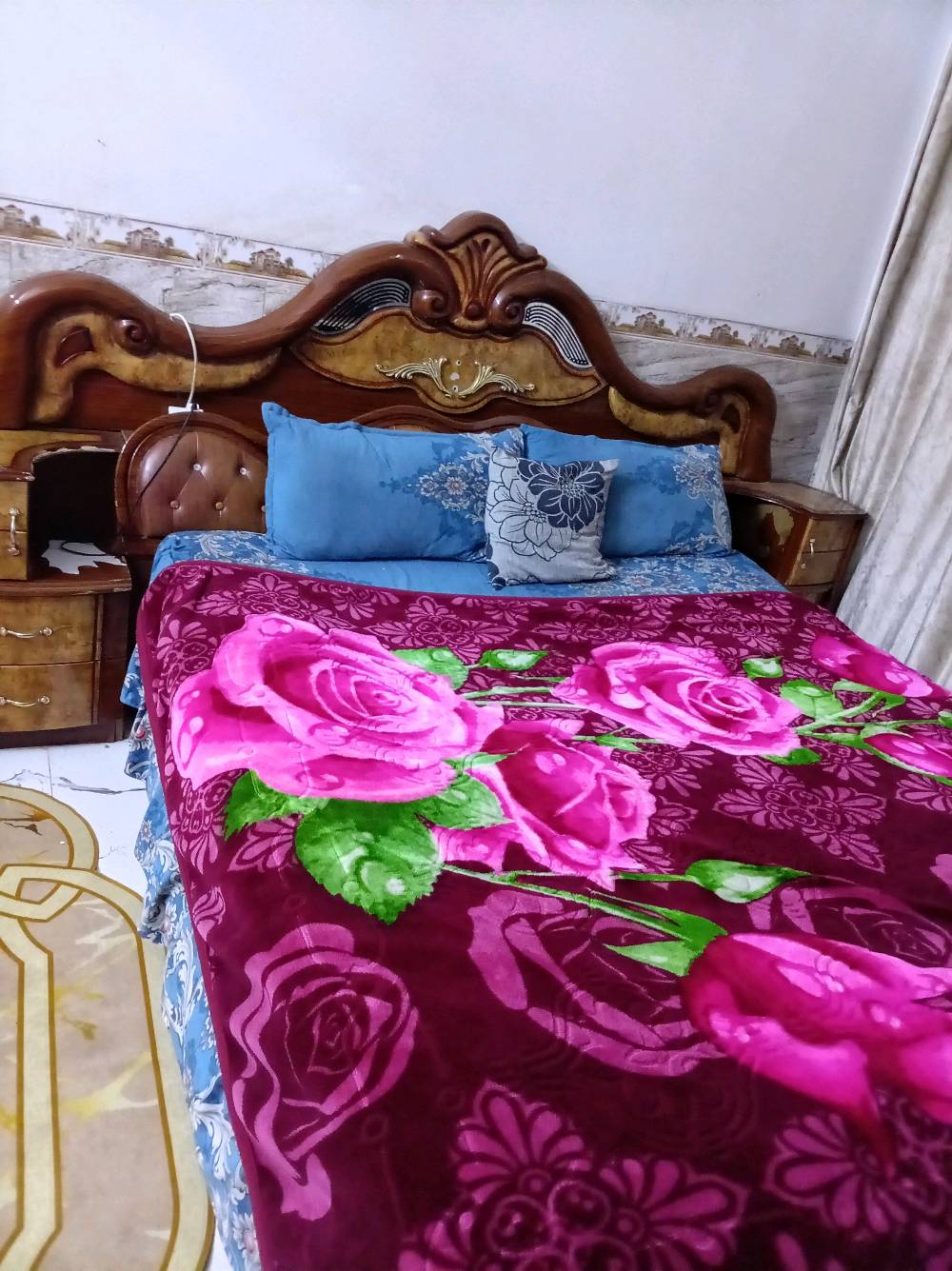 السلام عليكم 
غرفة نوم ماليزي 
سعرها 250 وبيها مجال للتفاوض مراسله واتساب ونتفاهم! 