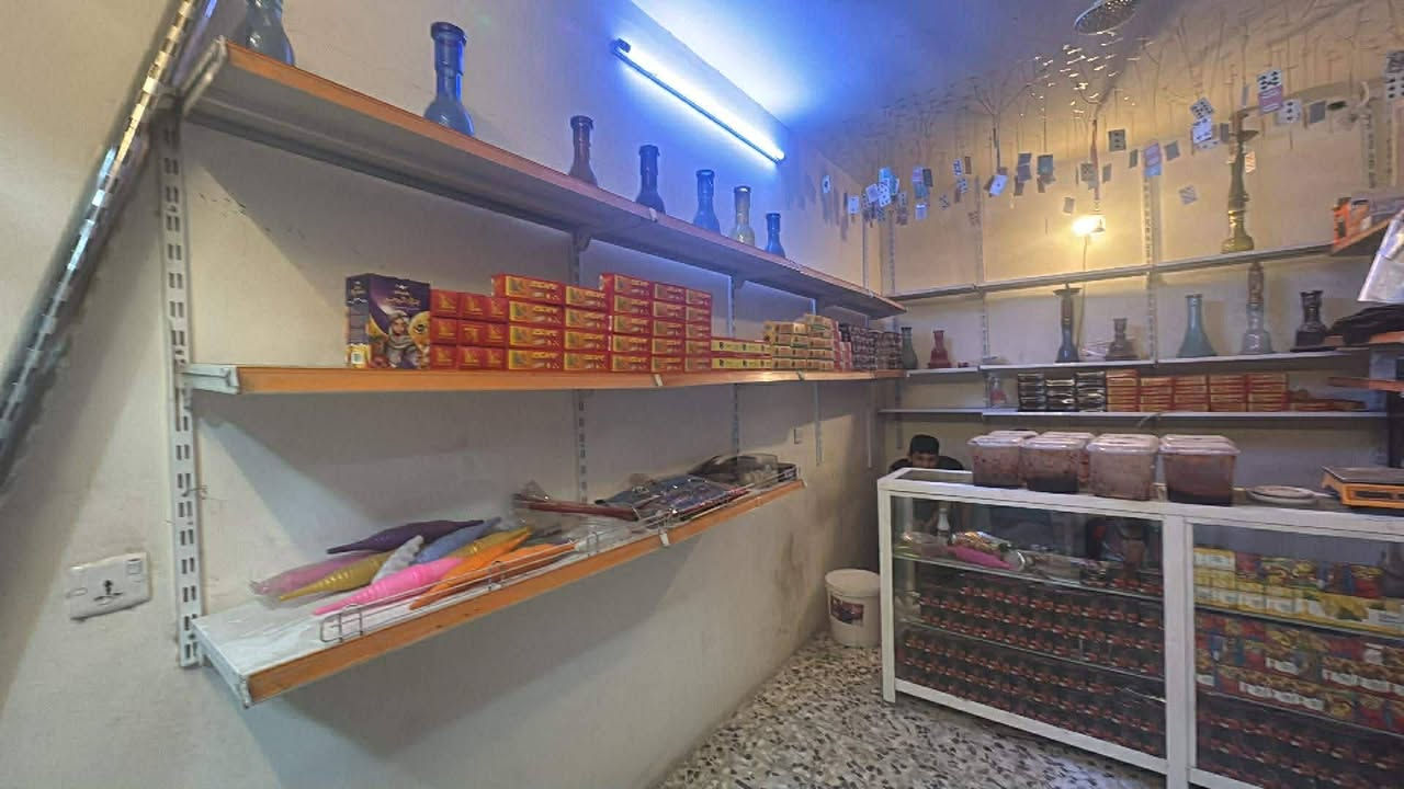 محل للبيع مع الرفوف والميوزة ومواد النركيلة
ايجار المحل 100 الف 
العنوان حي الوحدة 
السعر كامل مليون و500 وبي مجال


**إذا كنت صاحب هذا الإعلان وتريد حذفه لأي سبب، رجاءا أرسل رسالة إلى الدعم الفني**