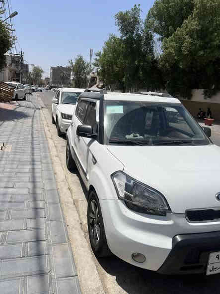 السلام عليكم اخوان كيا صول 2011 خليجي محرك 1.6 دوش ييها صبغ بنيد و جاملغ أيمن بدون اي داخل و ايضا الداير مال الجاملغ الخلفي وأشويه من الباب ، عندي وكاله عامه بيها و الكردي ايضا موجود اتصلت بيه عنده علم ، السعر 90 و بيها مجال بسيط ، او مراوس بصول احدث ،، مكان بغداد حي الجهـاد 
هـ ***********
