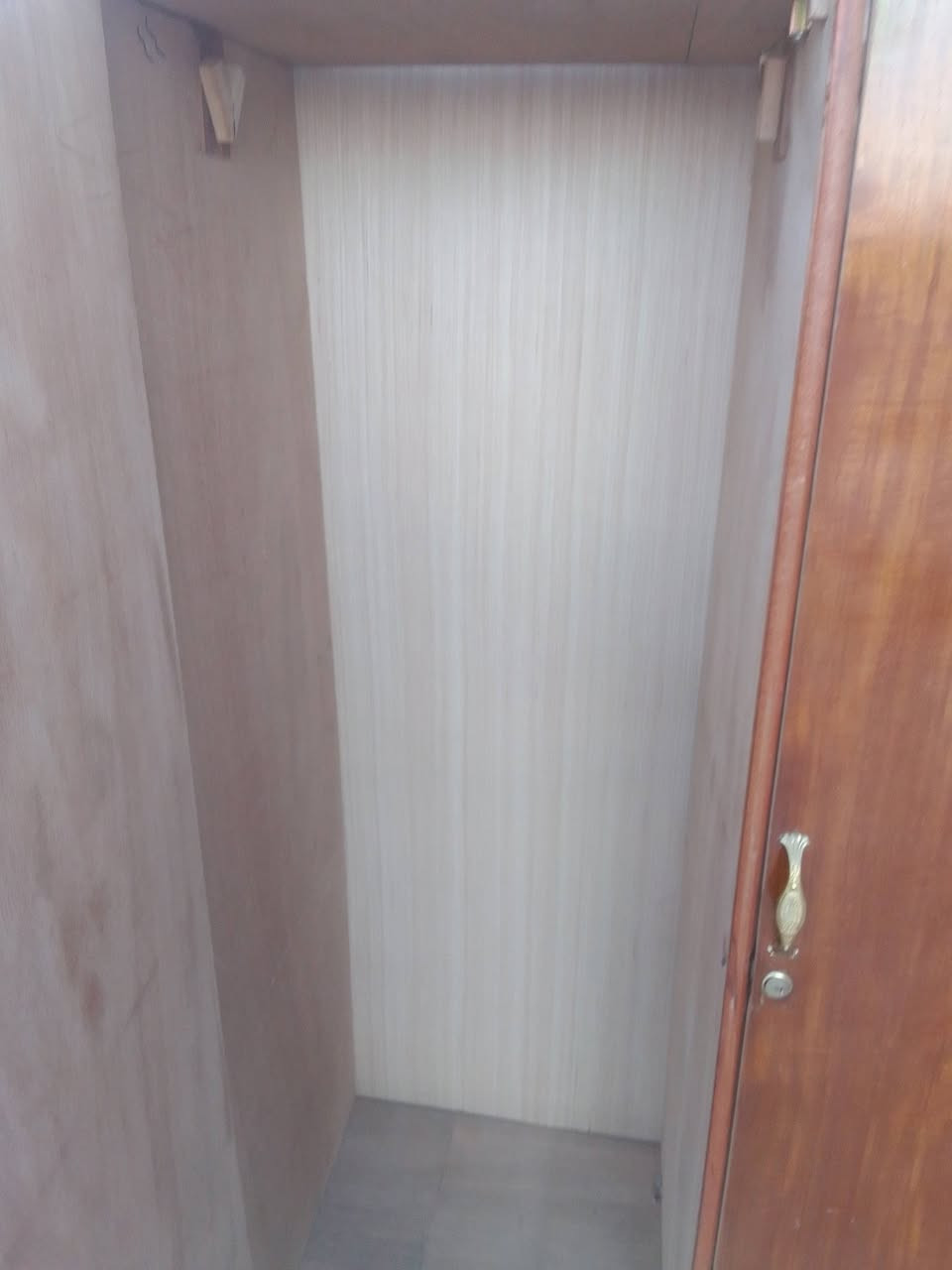قنصور اربع ابواب شغل ثقيل حيل نضيف العنوان جانب الأيمن حي نجار ستفسار ***********,, ***********
