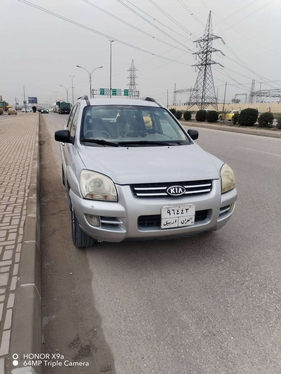 السلام عليكم
  كيا سبورتج 
وارد خليجي 
مكينه اربعه سلندر 20 مامفتوحه
كير بشرط 
صدرها مابي شي شمعات تعبانه 

رقم اربيل الماني  تحويل وكاله بشرط
شاشه 
كامره 
حساسات 
مكاني موصل الايسر
***********
