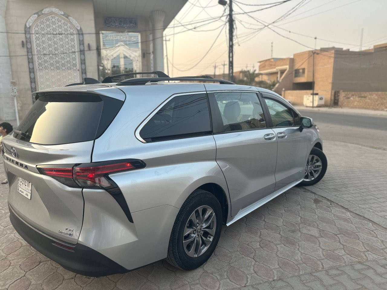 السلام عليكم ورحمة الله وبركاته
تويوتا سينا 2022 هايبرد 7 راكب 
شاصي مكفول 
حادث جاملغ امامي ايمن وموجود حادثها بل صور ورقم الشاصي 
وبيها حادث مسبق بامريكا جاملغ خلفي ايمن شي بسيط  
مواصفات LE
السيارة جدا جدا نظيفة استخدام شخصي ماشية 42 الف 
رقم بغداد بسمي مداور ثاني يوم 
مكان السيارة نجف
السعر 275 وبيها مجال 
الاستفسار الاتصال على الرقم
***********
***********
