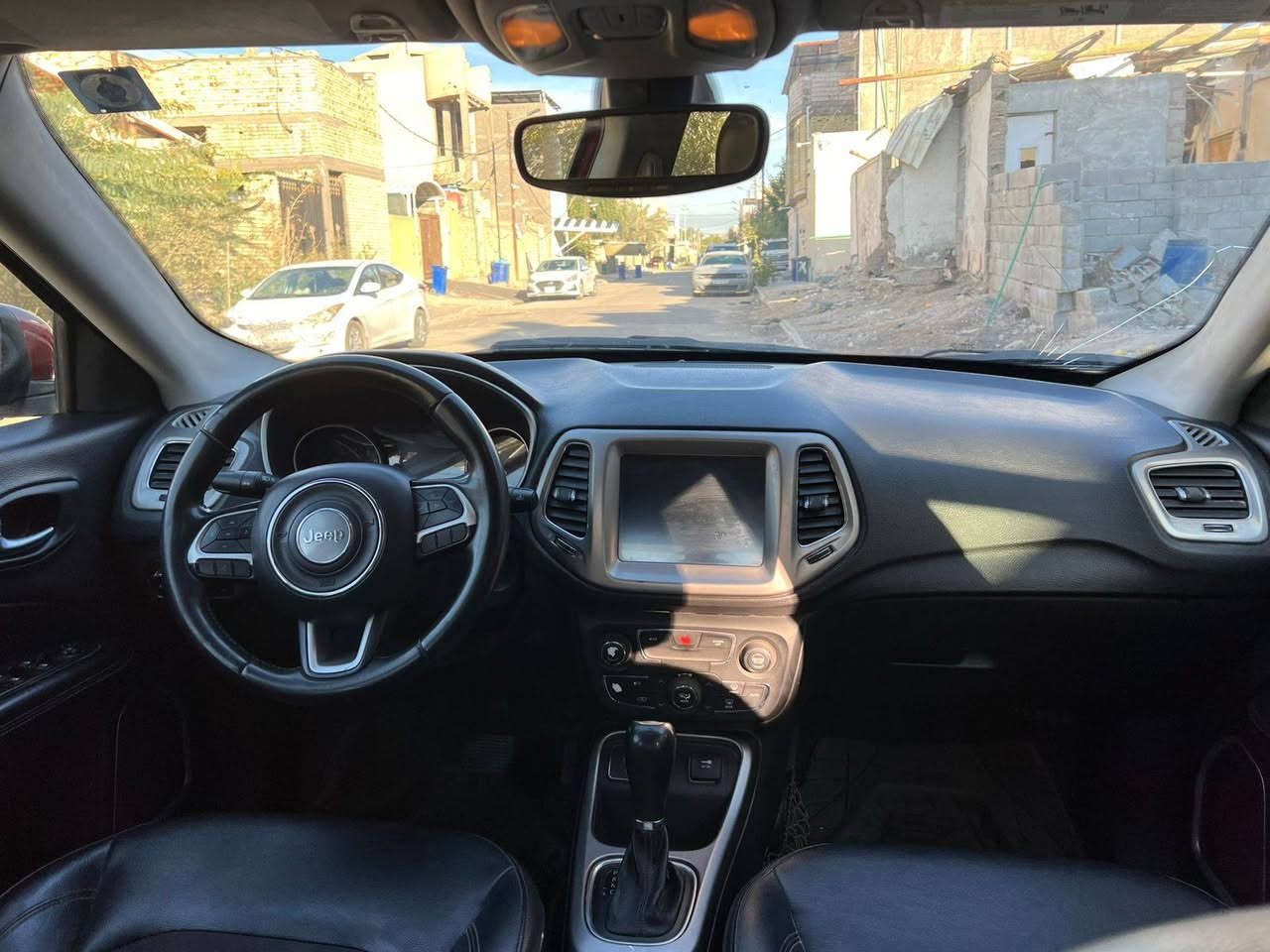 السلام عليكم للبيع او مراوس جيب كومباس موديل 2017 رقم ذي قار تحويل ثاني يوم رقم انكليزي هزة جديدة وارد امريكي حادث بنيد فقط وبلعراق بيها باب الصدر صبغ وجاملغ بارد السيارة جاهزة من كلشي حدادة تبريد محرك 2400 فول مواصفات عدا الفتحة كشنات جلد شاشة كبيرة جنطة كهرباء ماشية 102 كيلو متر بصمة سايد بريك دكمة السعر 110 وبيها مجال قليل للشراي مكاني البصرة هاتف *********** البصرة, العراق
