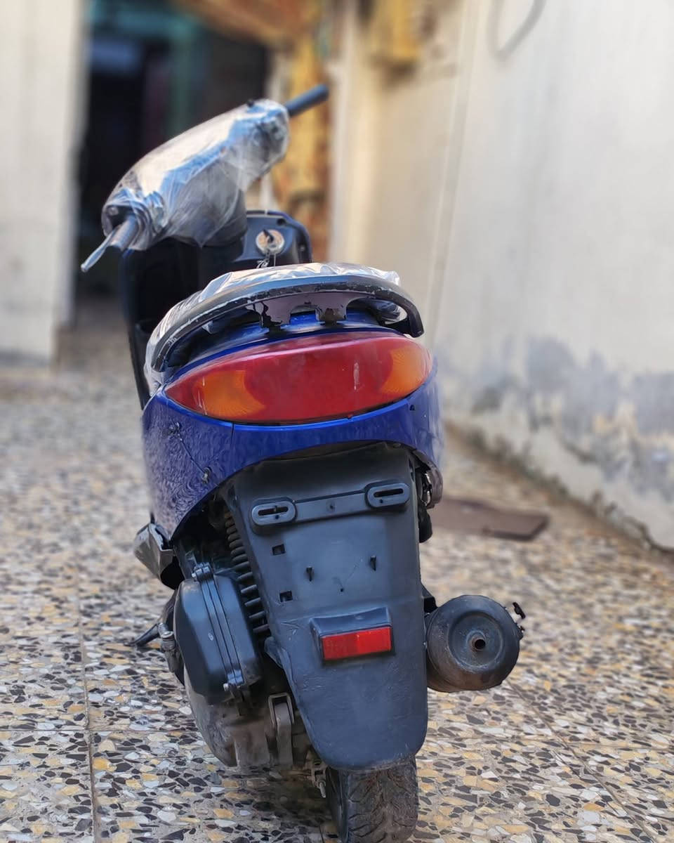 السلام عليكم عندي دراجه بريز مكينه ناعمه وحلوه كهربائيات شغاله العنوان بغداد مدينة: السعر: 400وبيه مجال الرقم: ***********
