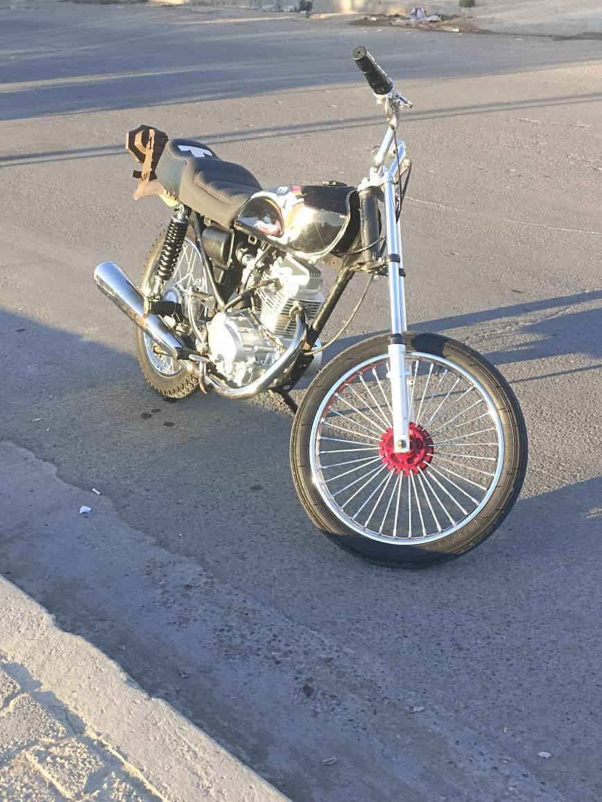 السلام عليكم
دراجه ايراني اربعه كير نامه 
مديل 2025 دراجه جديده و نظيفه خير من الله 
مكينه ناعمه كلش كلك كلك كلك 
مكان بغداد المحموديه 
التواصل على الرقم 
***********
