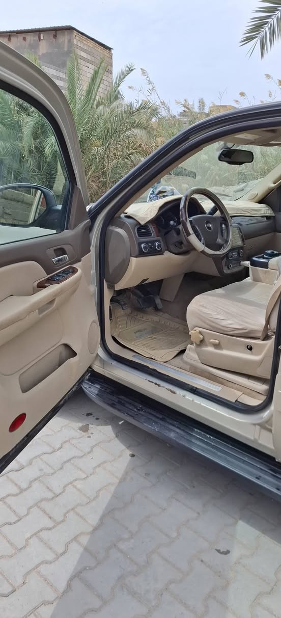 تاهو موديل 2009 ادوات
بيها باب جارد والتكم جارده والدشبول مكسور 
بدون كصه للسعر ***********
