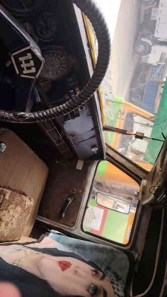 السلام عليكم سيارة ١١١ موديل ١٩٨٢ مجموعة خفيفه تمشي ١١٠ رقم وسونيه جديد مكينه بدون صرف وبدون نفخ سايس ٢٠ طخم تاير جديد باتريات جديد سيارة بأسمي شرط التحويل ***********
