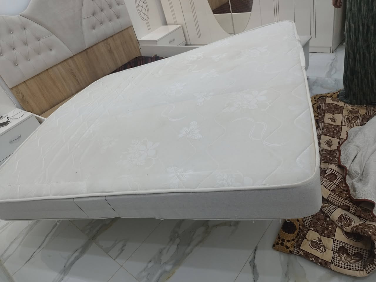 اسفنج مستعمل نظيف للبيع سعره 85 الف مكانه كركوك ***********
