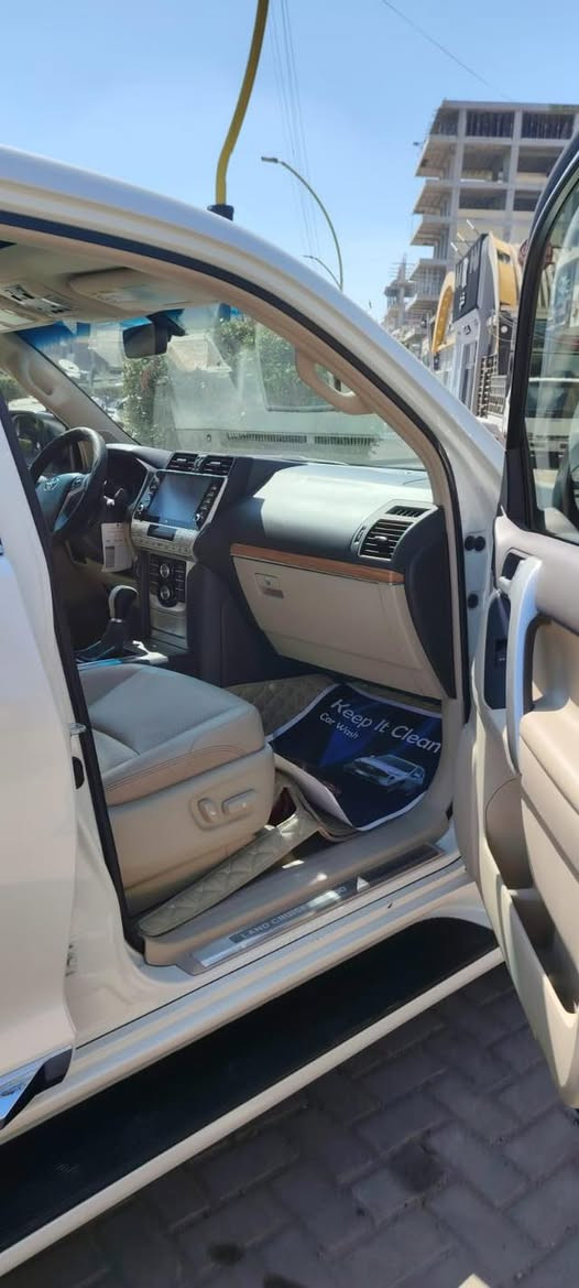 برادو 2023 VX باب اول
فول مواصفات اعلى فئة 
4 كامرات 
بصمه 
فتحه سلايت 
كراسي كهرباء 
وغيرها من المواصفات المعروفه 

رقم اربيل تحويل مباشر 

ماشيه 33 الف / كم 

مكفوله كفاله عامه كلش جديدة السيارة 

مكان السيارة بغداد 

السعر : 535 وبيها مجال بسيط للشراي 

للأستفسار : ***********
