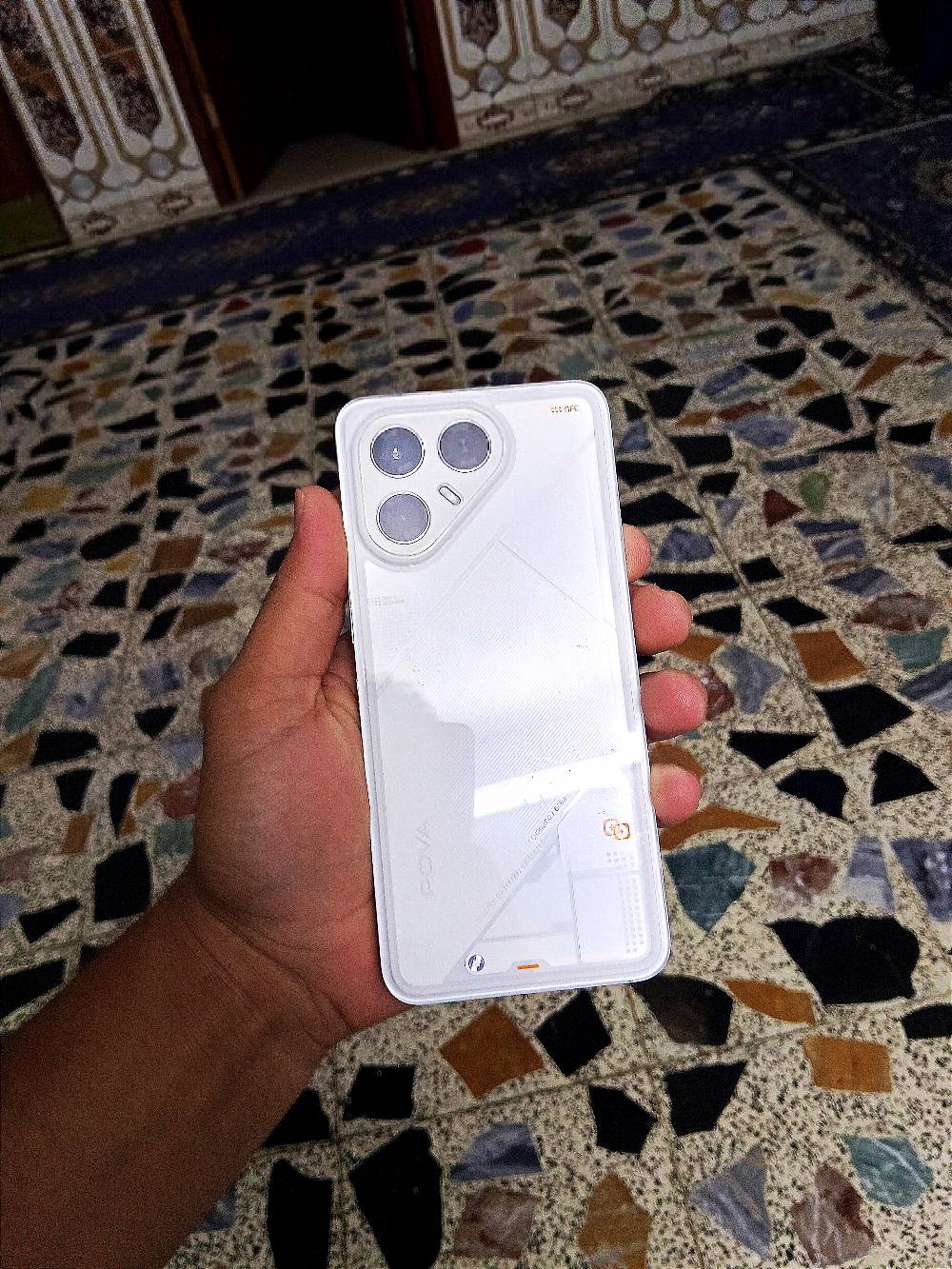 موبايل تكنو بوفا 7الترا 5G مستعمل ونضافتة 100% وبي عدسة حماية للكاميرات وكارتون الشركة 
للبيع ب350الف او مراوس ب ايفون 13برو ماكس حتة لو انطي فرق