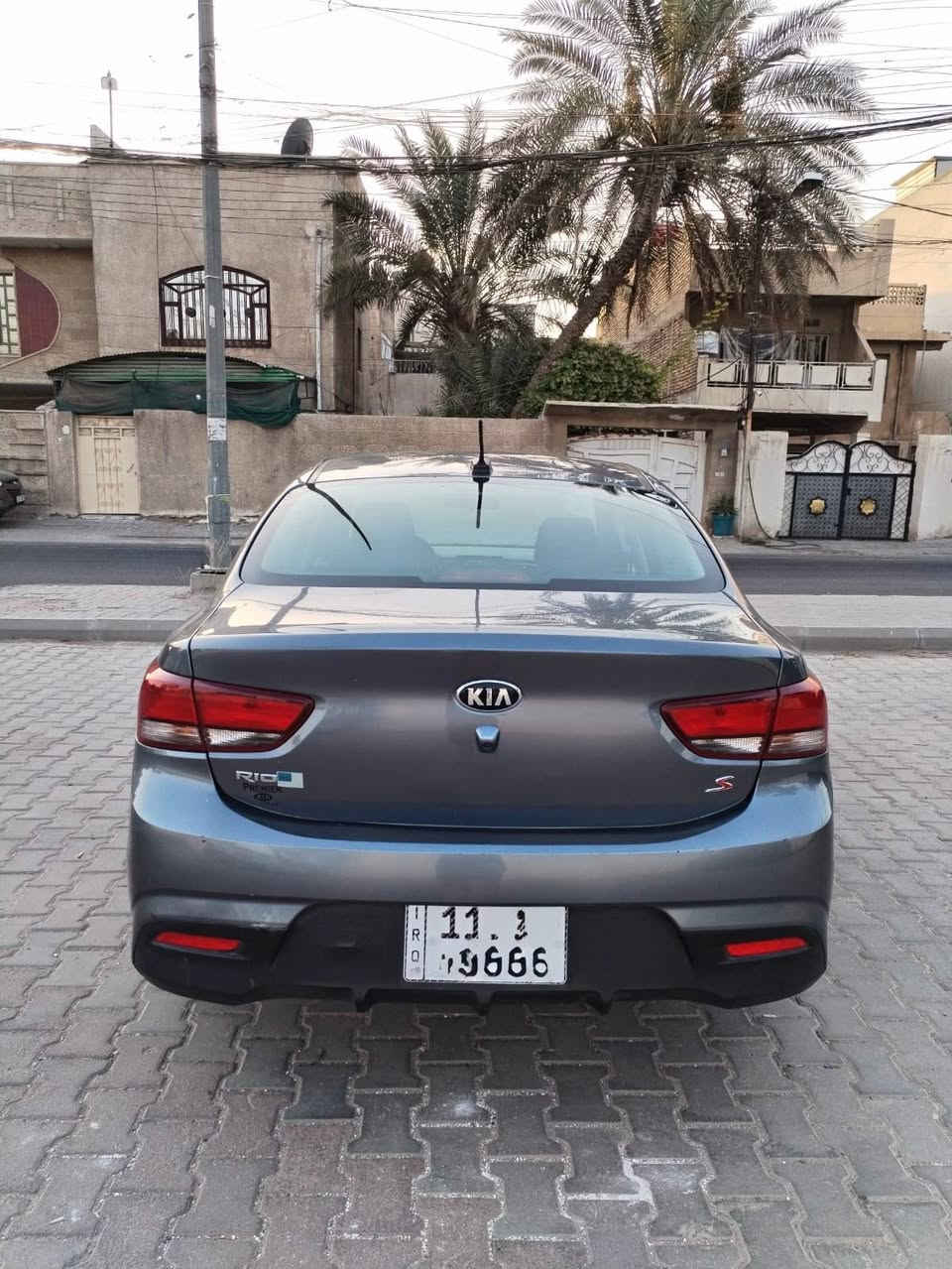 السلام عليكم للبيع ريو 2019 رقم بغداد بسمي محرك 1600 ماشية قليل نص فول حادث قطعتين وتم تبديلهم وبارد شبر بجم كبس سيارة نظيفة جداً وبدون نقص استخدام بيت السعر 105 وبيها مجال الشراي يتصل *********** مكاني بغداد / الشالجية
