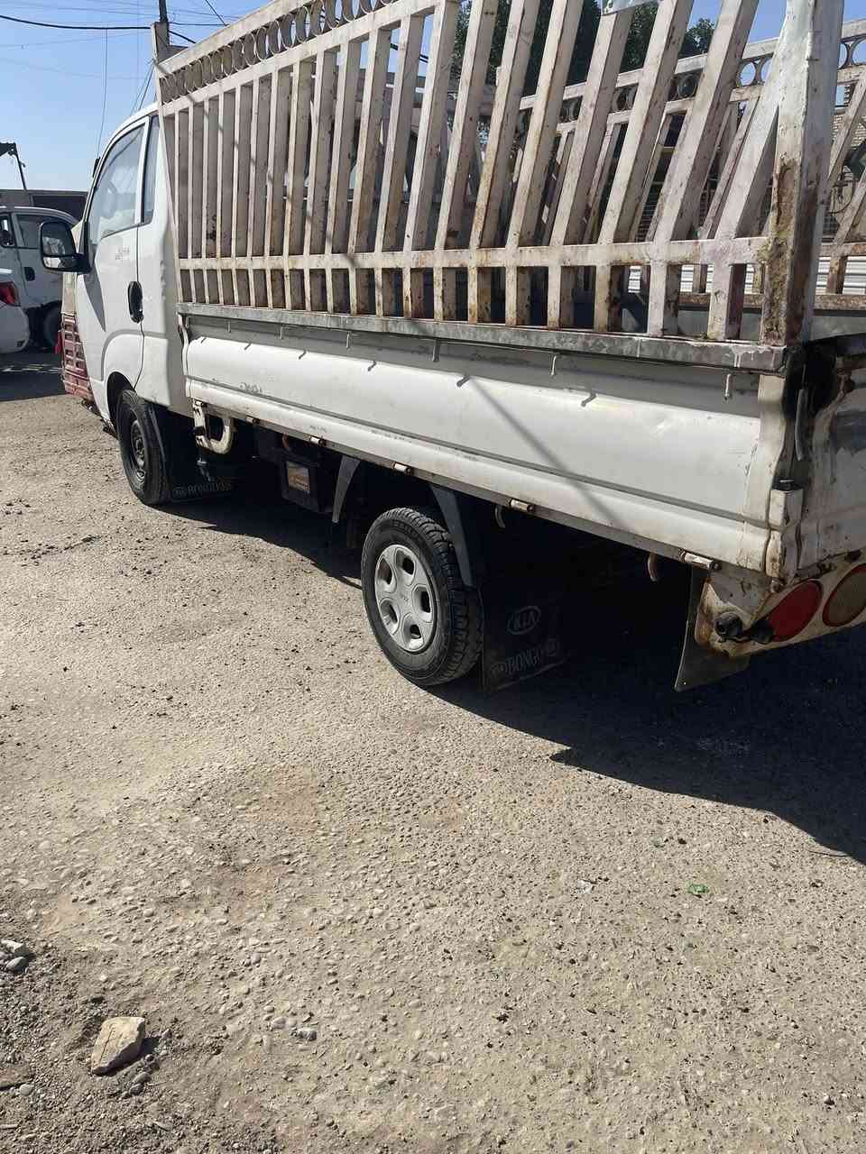 اخوان هموسه موديل ١٢راعيه ميت وعنيد مستمسكات كامله حته مازوجته بيه قاصر واحد السياره جديده متروكه من ٢٠١٨وهسه جاهزه تبريد ثلج حداديه جديدهرقم انبار مشروع وطني العنوان الدوره السعر ٦٥رقم ***********
