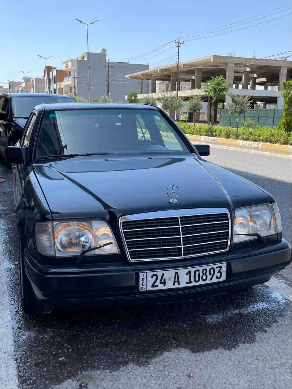 سلام عليكم       سعر 83  
مارسيدس دب للبيع. لون نيلي  
محرك خراطيم 6 سلندر 
تبريد  تدفيه 
حداديه كلو بشرط 
رقم دهوك بسمي هزه سنويه كلو جديد 
رقم انكليزي جديد 
تايرات جديد 
داخل جلد بل باكيت  
كشن كهرباي 
جام 4 كهرباي 
مرات كهرباي 
ساره عام بخ جماليه 
موديل 89 محدث 95 بل كامل 
سياره كلشي بشرط  
عنوان زاخو *********** 
عندك شي  للمراوسه. خلي بل تعليق سياره 
سعرها 83 ومجال قليل جدا. فقط حك جيتك زاخو, دهوك
