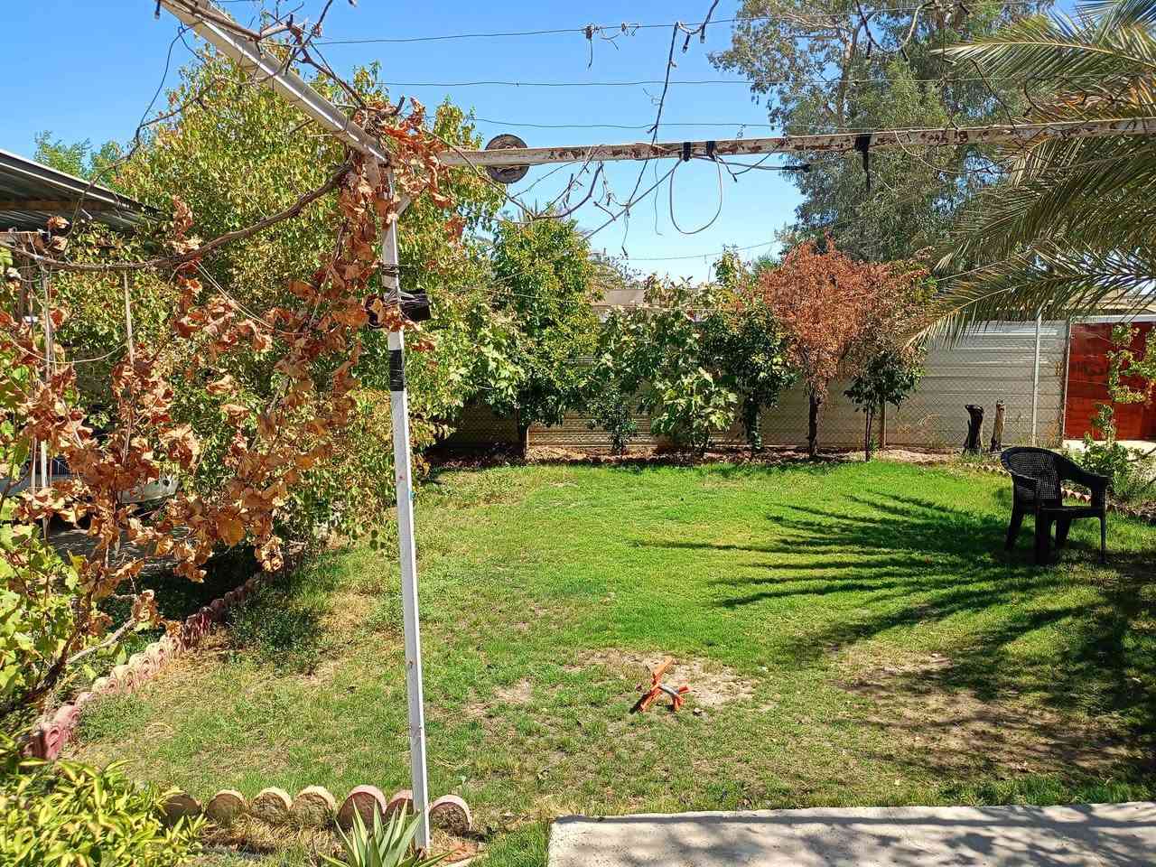 بيت مؤثث بالكامل غرفتين وصاله ومخزن اضافي سيراميك كراج  سياره عدد اثنين يعني كراجين سيراميك فول مؤثث بالكامل مع الاثاث او بدون اثاث سعر 24///***********
