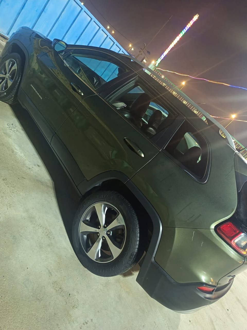 جيب شيروكي بزون ٦ سلندر فور ويل
لمتد فول مواصفات
موديل ٢٠١٩
رقم بصره
ماشيه ٩٠ الف كيلو
حادث بنيد بدون دواخل 
السعر 169$
للاستفسار الاتصال ***********
***********
