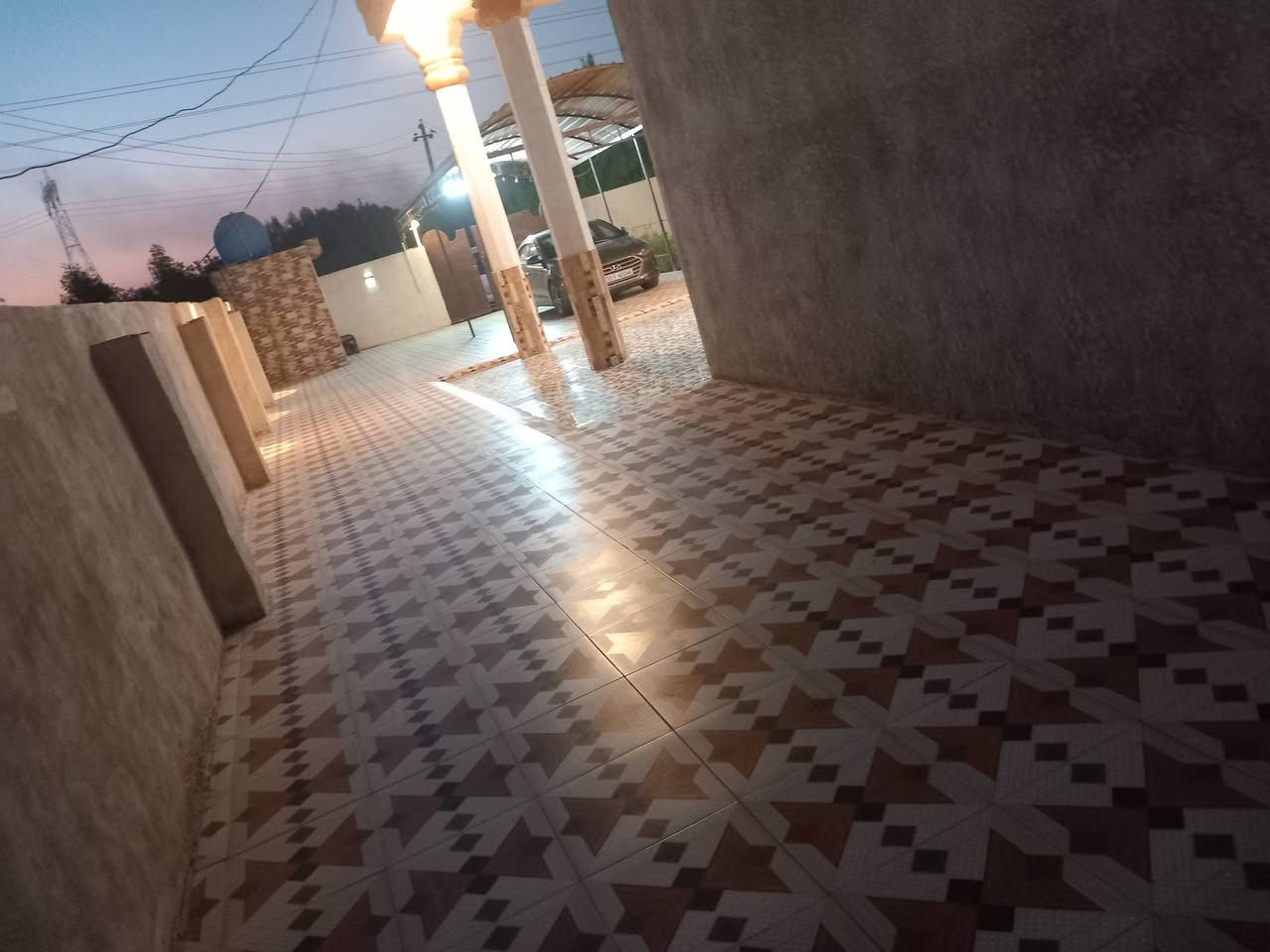 السلام عليكم بيا للبيع في تقاطع النهروان قريه زين العابدين عليه السلام
يتكون من! 
ثلاث غرف✅

صاله كبيره✅

مطبخ حار بارد✅

هول ✅

واستقبال✅

ومساحه كبيره ✅

حديقه اماميه خلفيه✅

البيت كامل كامل متكامل من

سيراميك وماء وكهرباء 

البيت موقع حلو احلا موقع بلفرع

السعر مناسب جدا 

رقم *********** سيد احمد 

الموقع بغداد تقاطع النهروان اول جسر مشات مشروع المبطّن
