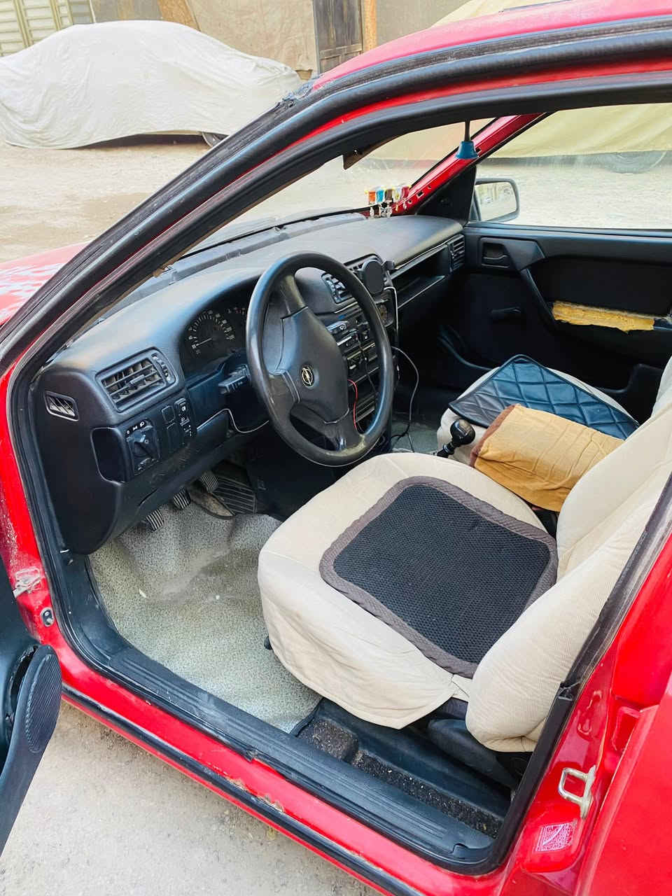 سلام عليكم موديل 1991 محرك كير مكفولات حداديه وتايرات75‎%‎سياره بلاد بدون صبغ اوضربه بيه جراد سنويه بسمي العنوان بغداد الامين الثانيه حجم 16 محرك السياره خير من الله *********** السعر 33
