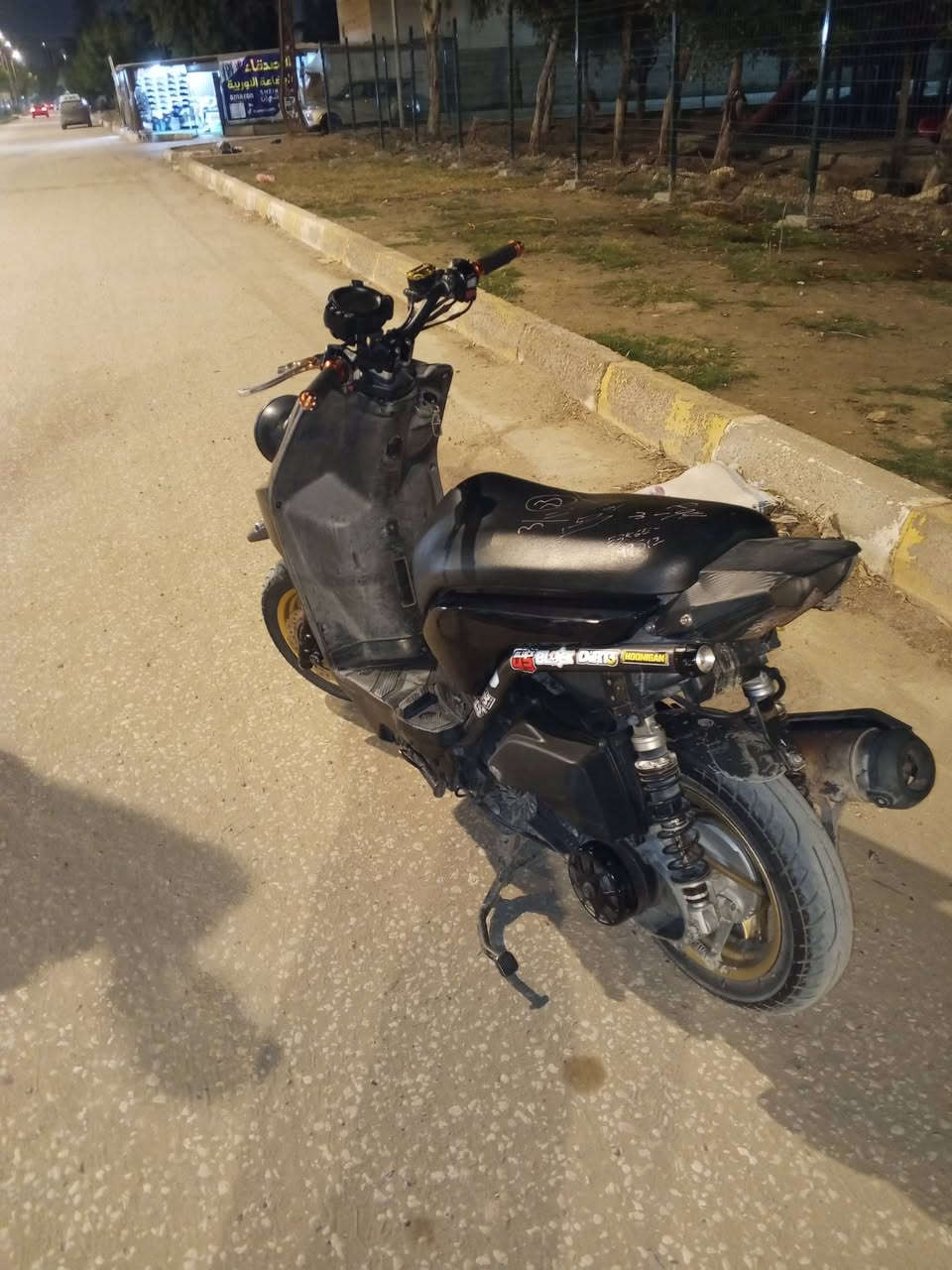 السلام عليكم سكنز جبلي للبيع موديل 2014 صارله 4 تشهر نازله من الحاويه هذه كفره تجاري الابلادي رصاصي مو جود انطكياهن سوه اجه بيه سترين رياضي بلاد ويدات بريك مشمشي بلاد ويدات ستيرن مشمشي بلاد وبكلايت رياضي مالت كاوسكي بلاد دبلات رياضي RBM  ذهبي بلاد واجه وياه خوذه لكيته بل جنطه رياضي تخم تايرات جدد بيه كلج خلفي رياضي بلاد هوه ول طاسه وقبق الكلجات مو جود ولذيل الخلفي مو جود ولجاملخ الخلفي مو جود سعره مليون 400 وبيه مجال قليل رقمي *********** مامتواجد خاص تريده خابرني مكاني بابل
