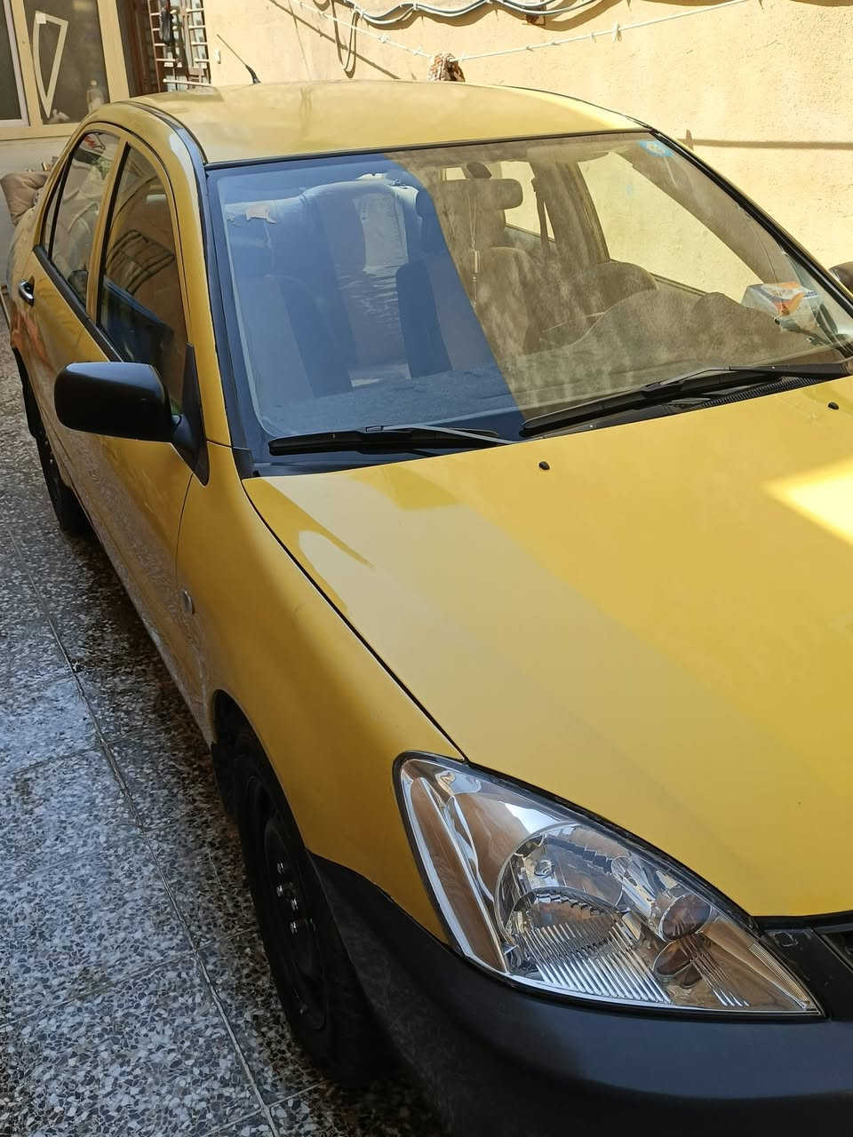 سلام عليكم سياره للبيع لانسر موديل 2010 سياره جاهزة تخم تاير جديد صدر امامي خلفي جديد كهربائيات كلهه شغاله تدفئه تبريد ثلج رقم بغداد انكليزي سياره جهازه مصفره هيئه وغرامات سعر 70وبيهه مجال مكان السياره بغداد الكماليه ***********
