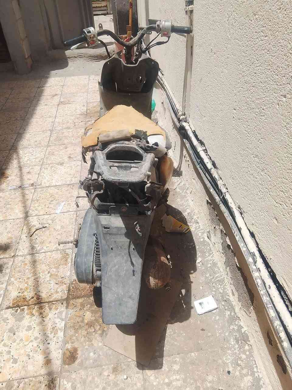 سلام عليكم دراجه عصفوري تشغل وتطفي ماعرف سبب دراجه كلشي شغال بيه دبلات امامي وخلفي بريك امامي خلفي سعر 100 مكاني ناصريه مركز ***********
